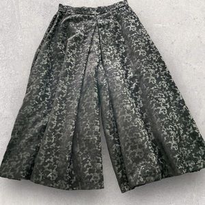 NWT Banana Republic Gaucho Split Skirt Black Velvet Pants Skirt Size 6